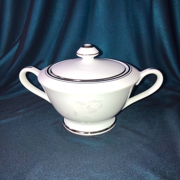“Carolyn” (with ring) sugar bowl & lid by SEIZAN #7906 fine china Made in Japan - Picture 3 of 10